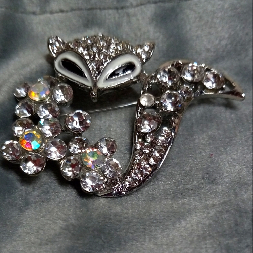 Fox brooch